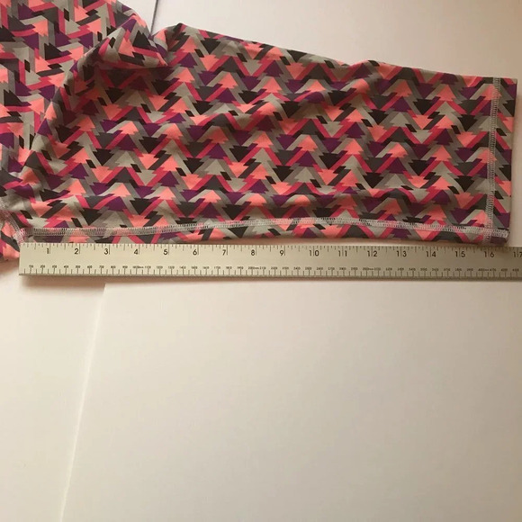 Victoria's Secret VSX Sport Knockout Leggings Crop Aztek Geometric Pants Sz M - Picture 12 of 15